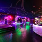 여행 중에 최고의 바를 찾는 방법